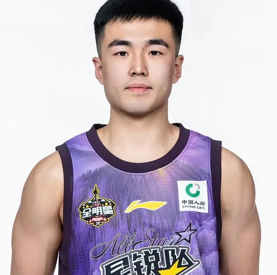 张文逸终于暴露了
他留在广东男篮的真实目的
不是图合同金额高，而是
球队给
