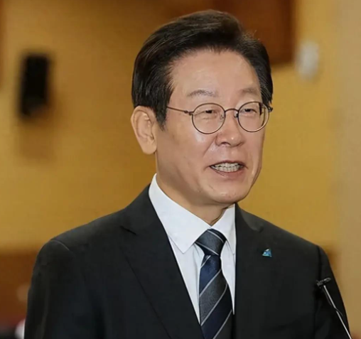 绝不允许“亲华派”上台！美国使出下流手段，韩国上下目瞪口呆。
 
所谓“亲华派”