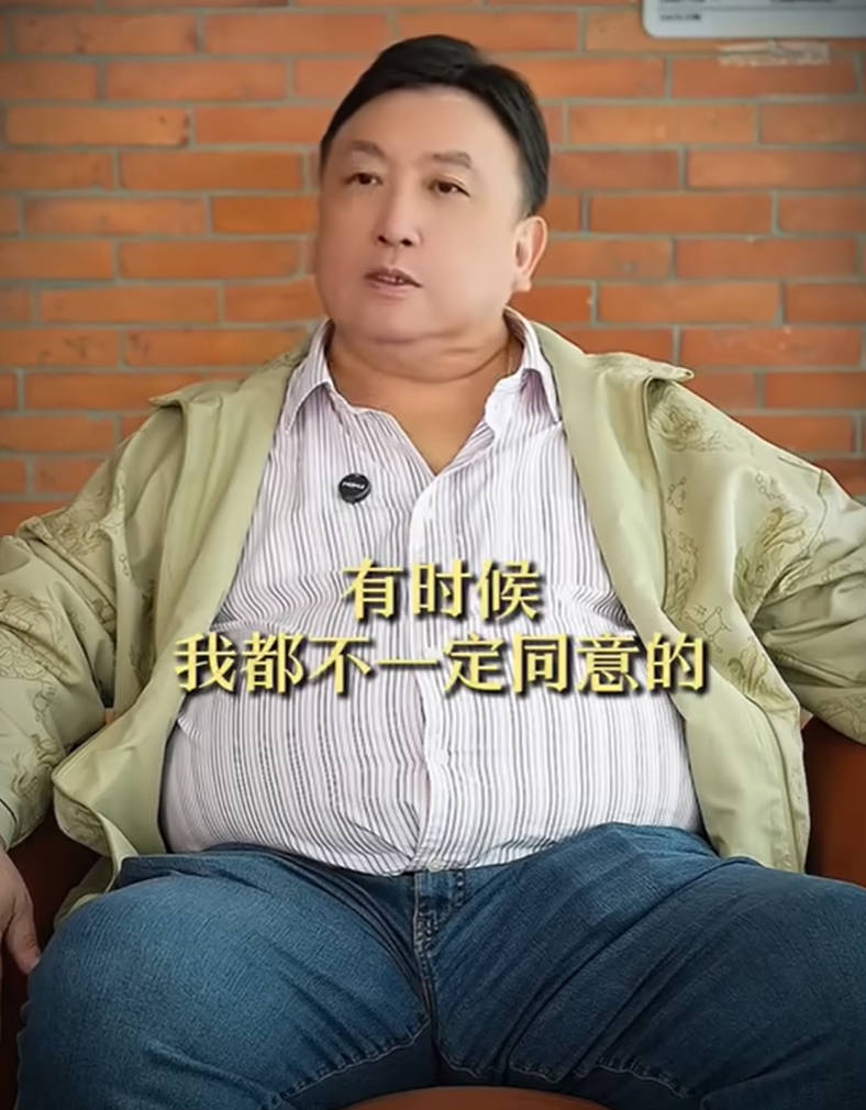 “导演”王晶说：“古天乐的一些做法我是不认同的。他尽力去帮助电影圈的年轻人，去给