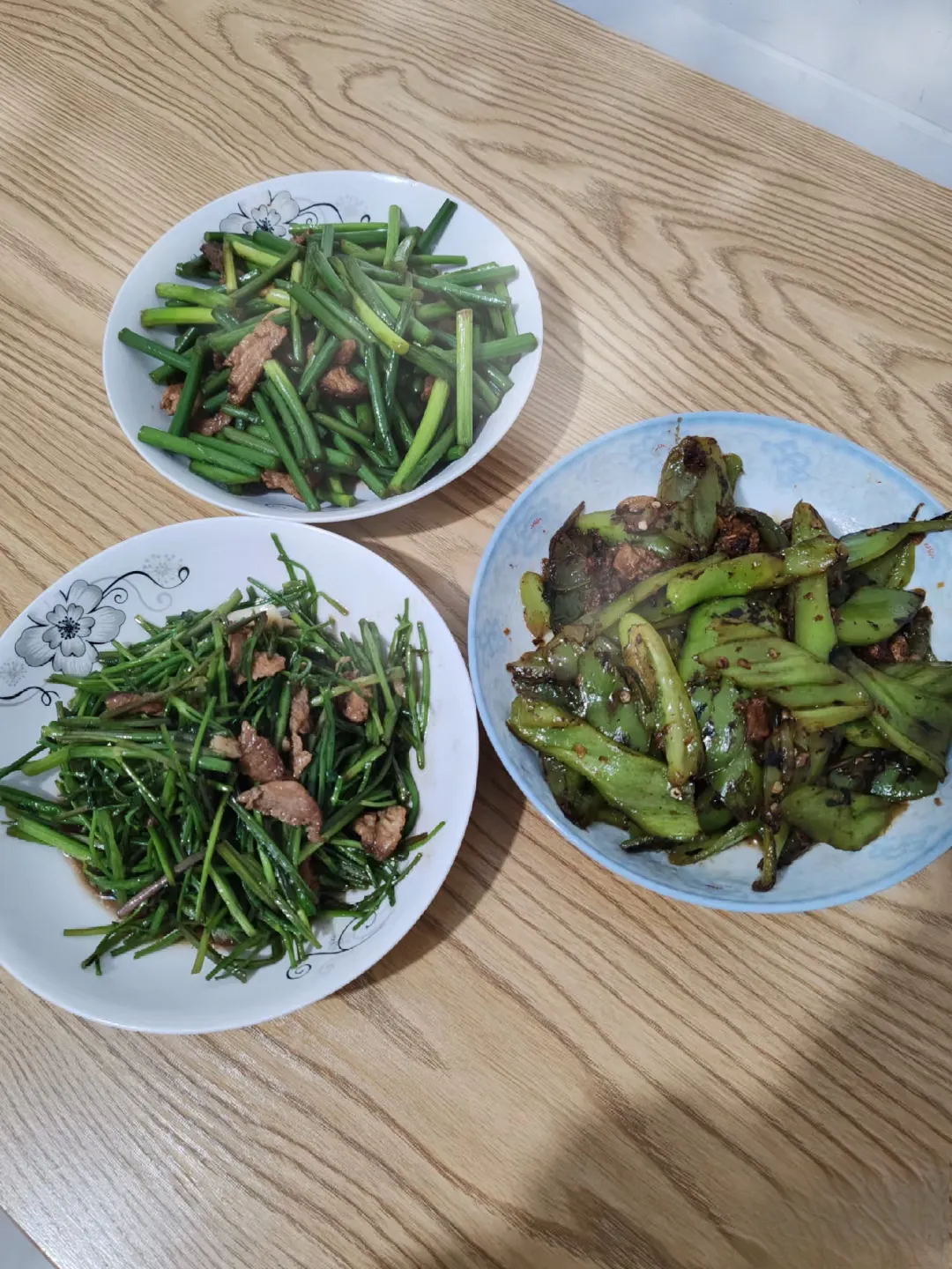 老公看了我今天做的菜大发雷霆，一筷子都没吃，摔门而出，他什么时候脾气变得这么大了