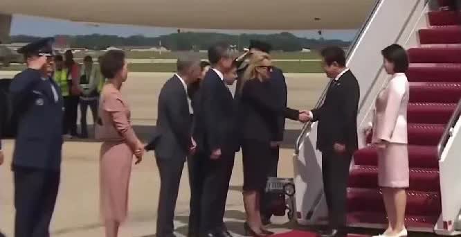 该来的总归还是要面对，8月25日李在明专机降落在美国安德鲁空军基地，优先访问美国