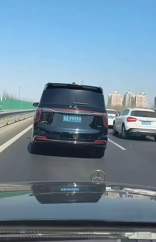 这车牌照要不要让交警查下