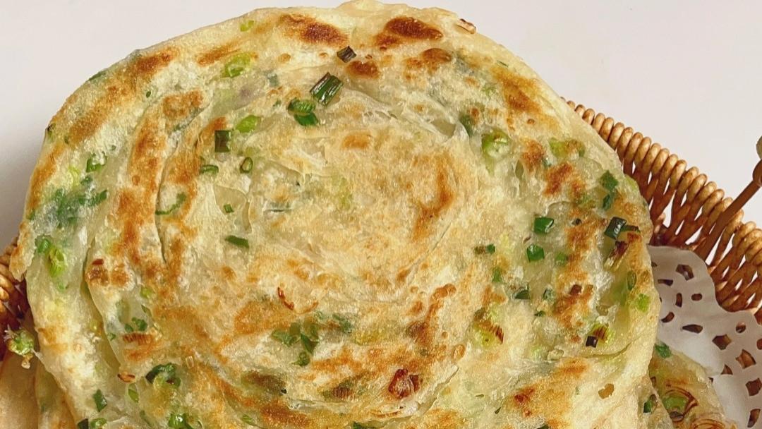 葱油饼界的“降维打击”！一口下去，香到邻居敲门