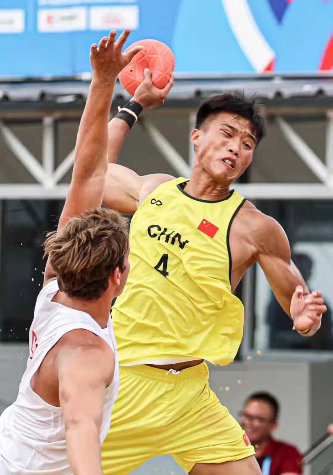 成都世运会男子沙滩手球项目进行了第5-8名“安慰赛”，中国队0-2不敌丹麦队，只