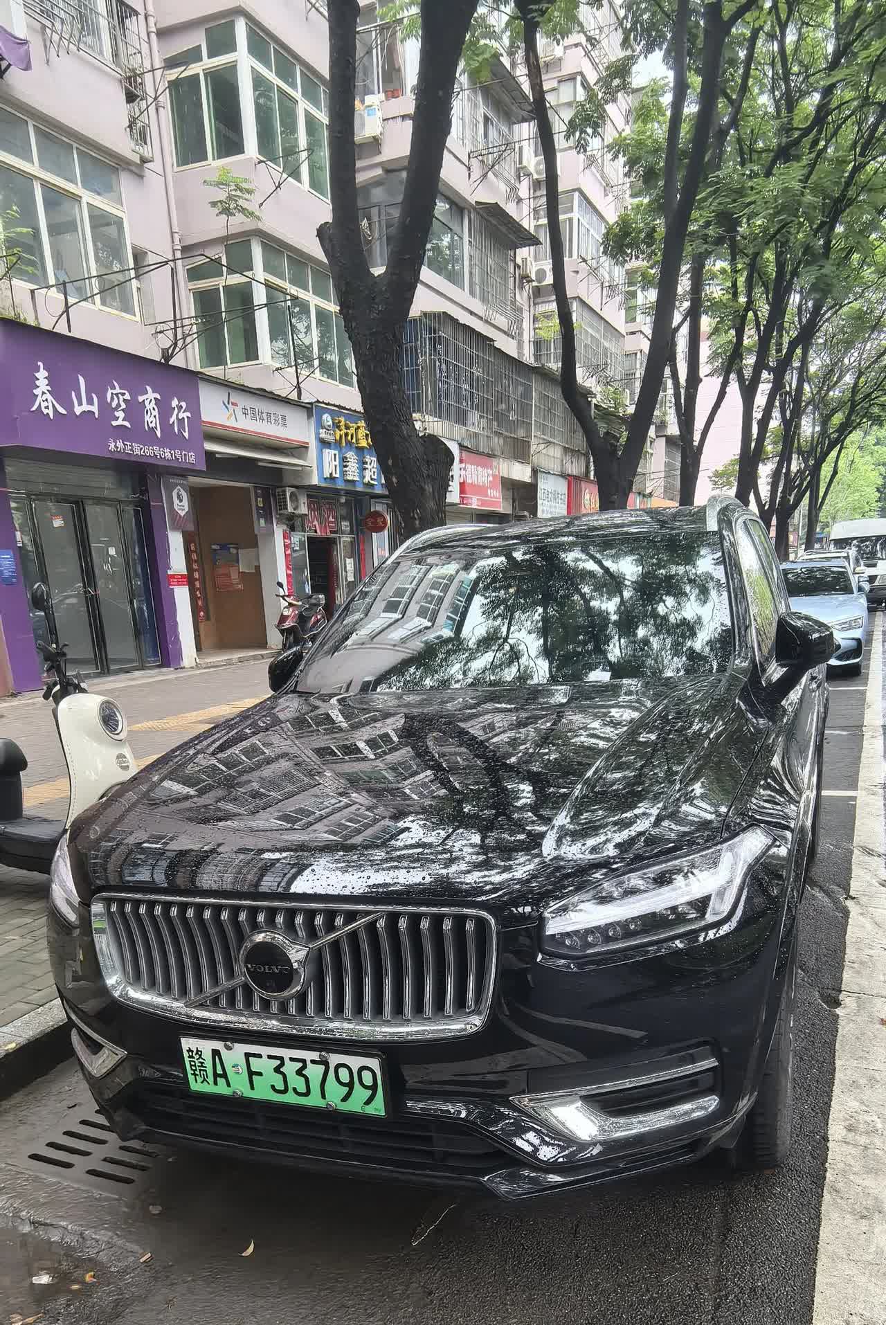 那些开沃尔沃XC90的车主，大概是因为买不起奔驰gle和宝马X5，退而求其次没办