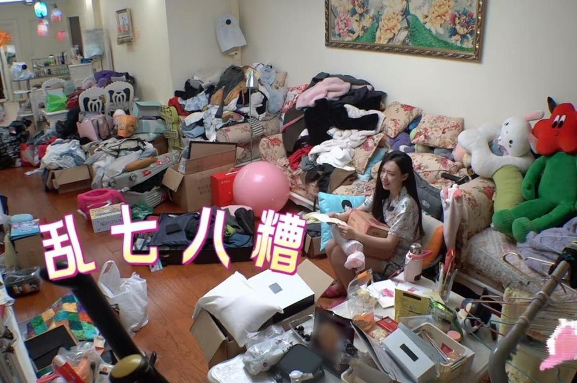 我敢打包票，
女演员管乐，
应该是全网男人最不喜欢的女人，因为她不爱收拾。
最近