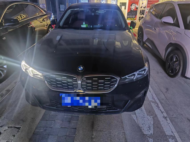 新提车25天有人知道为什么嘛
突然发现一个灯不亮了，重新解锁又好了