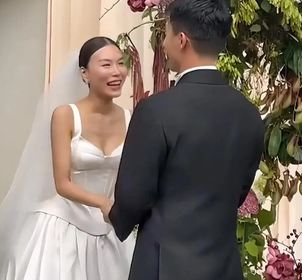 高以翔生前女友Bella大理结婚！林心儿做伴娘，丈夫身份神秘全程遮脸！已故台湾艺