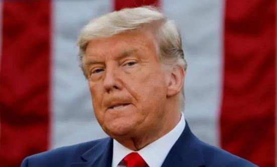 中国不但不投降，而且反制手段还出乎意料的强硬，让特朗普这个气啊，气到几乎语无伦次