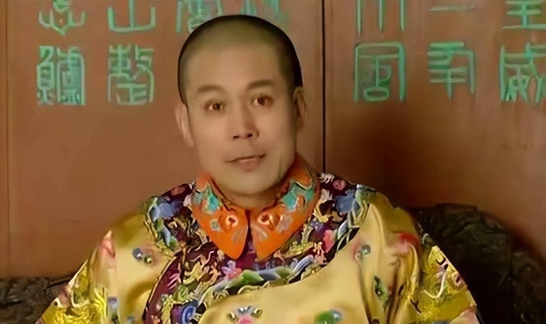 康熙喝完鹿血，准备翻嫔妃的牌子。谁知道李德全突然下跪大哭着说：“皇上，您已经连续