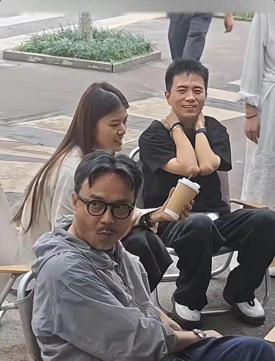 汪涵退休了吗？好像老干部

