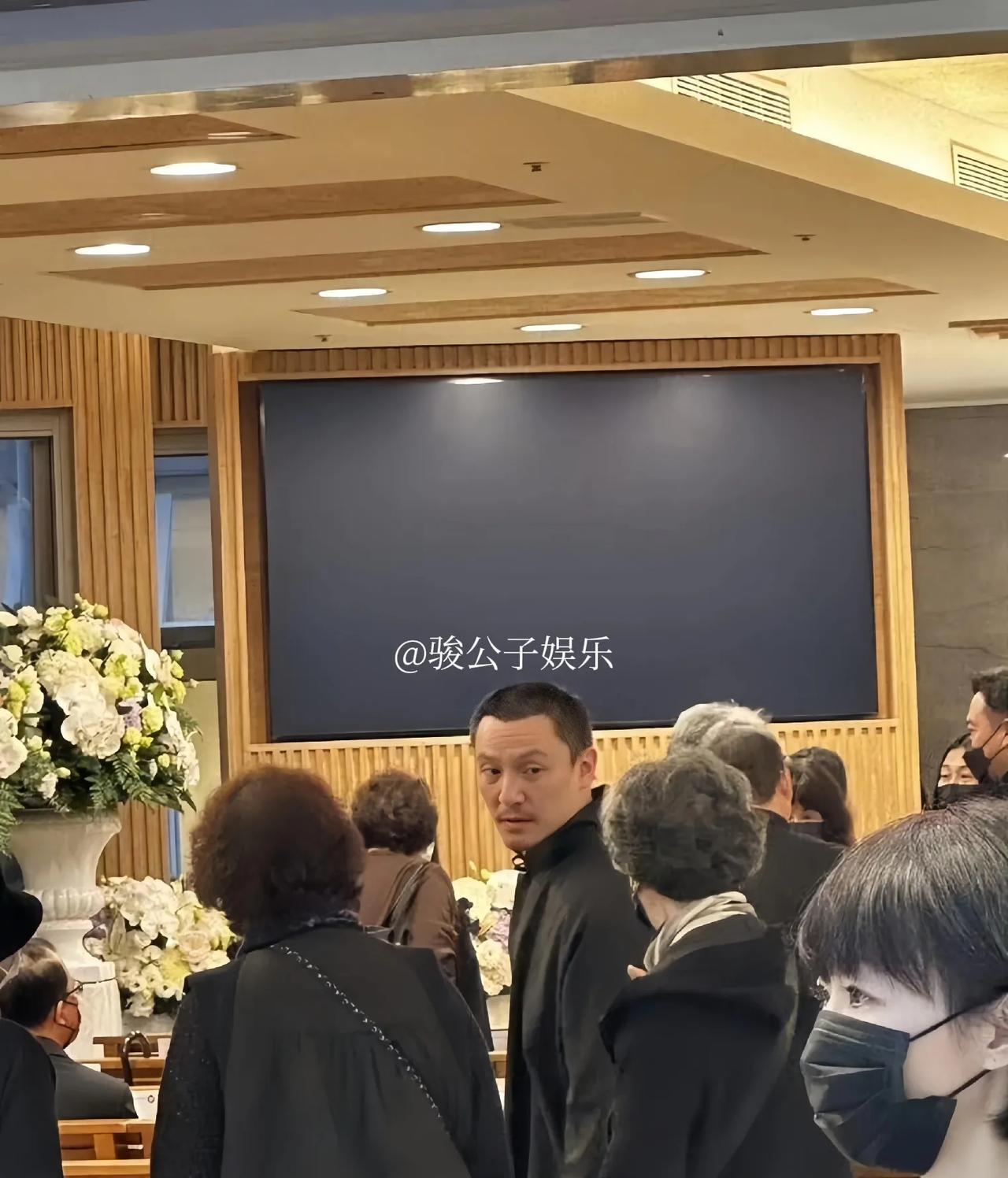 台湾男演员张震的母亲赵欣然日前因癌症逝世，享寿80岁，3月5日，张震母亲告别式于
