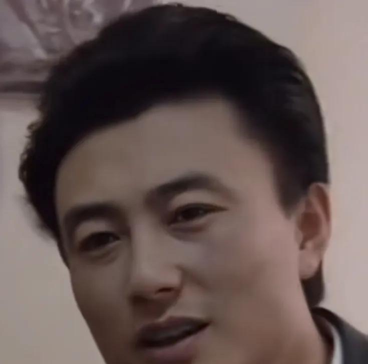 不得不佩服央视的眼光有多绝！早期被央视选中的男主播，无论是长相还是播音才能，都是