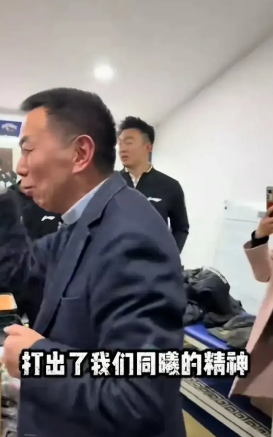 看看人家同曦老板的做法就不会觉得辽宁输的奇怪了，在昨晚南京战胜辽宁后，球队老板第