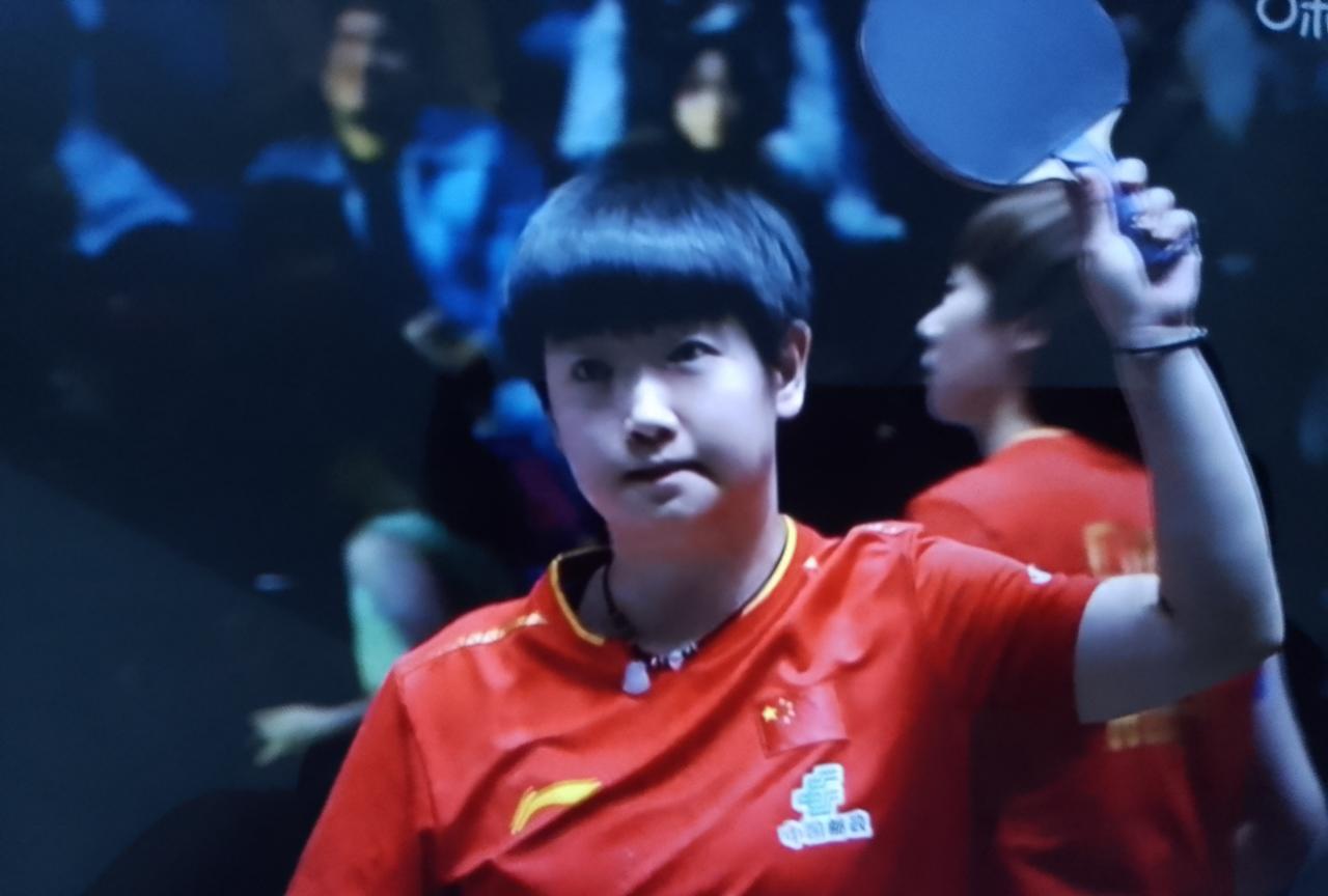 #万能生活指南# 
孙颖莎今天搭档蒯曼，来打一场女双，至于女单，放在第五场，可想
