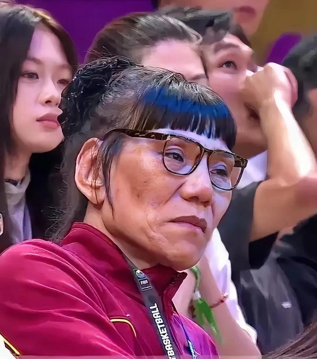 15岁身高2米28，17岁体重150公斤
她在篮下接球=直接给对手发便当
张子宇