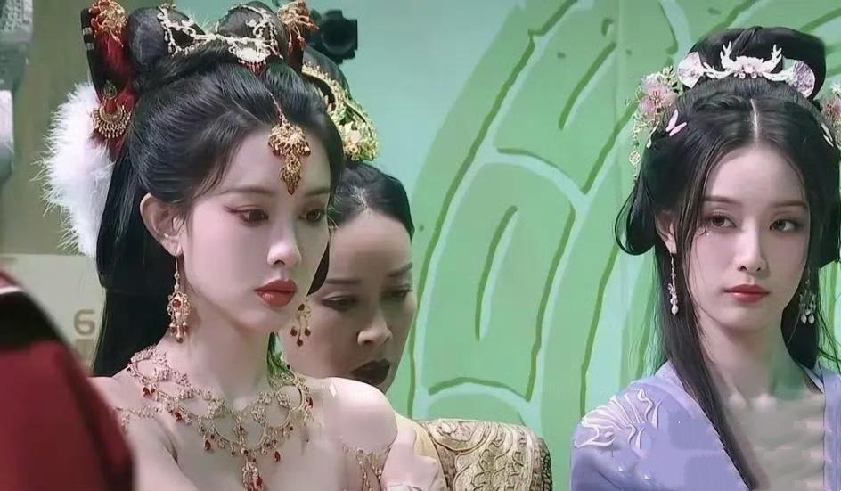 总是记不住徐艺洋的原因找到了！她美的太完美了，美得太标准了，所以失去特点了，
不