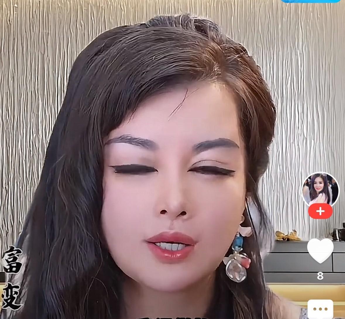 “姑娘们，买吧，买吧，你买回去试试，这个是德国技术，透皮给药，给你淡斑，我也在用