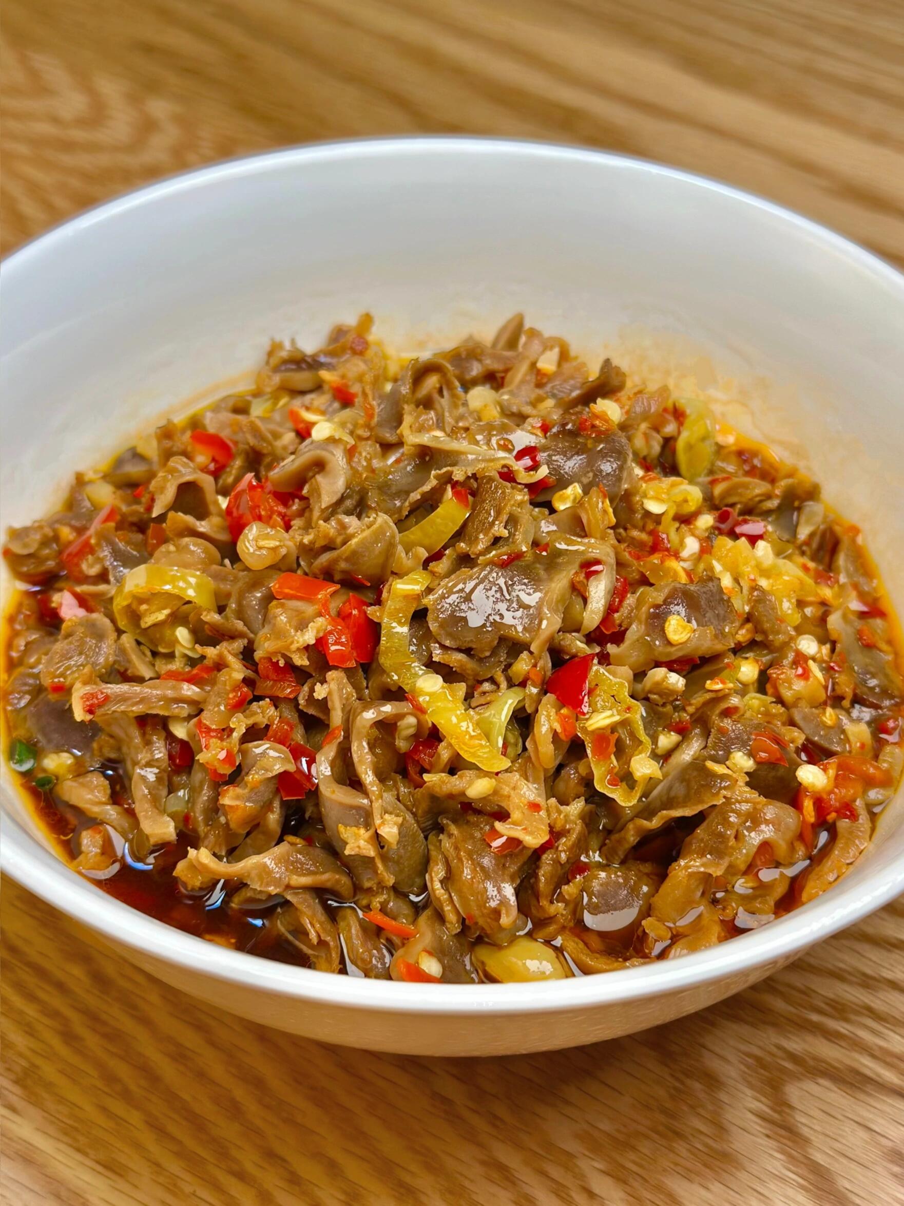 拌三碗米饭的蒸鸡杂！酸辣爆汁有手就会
今天解锁鸡杂的神仙吃法——蒸菜版酸辣鸡杂来