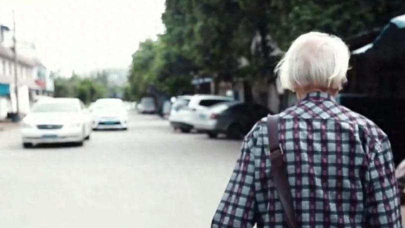 单亲爸爸300万送女儿留学