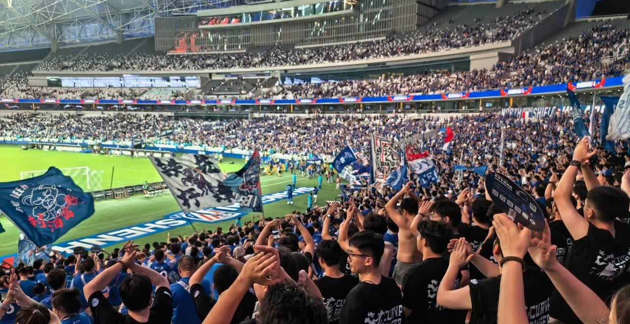 【申花是否需要放弃亚冠联赛】
今天，在申花球迷圈看到一个观点，他们大多认为申花