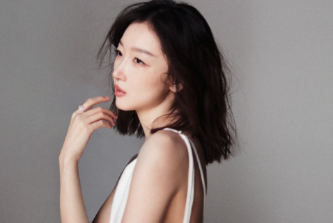 周冬雨的小白裙，超绝的，喜欢吗？