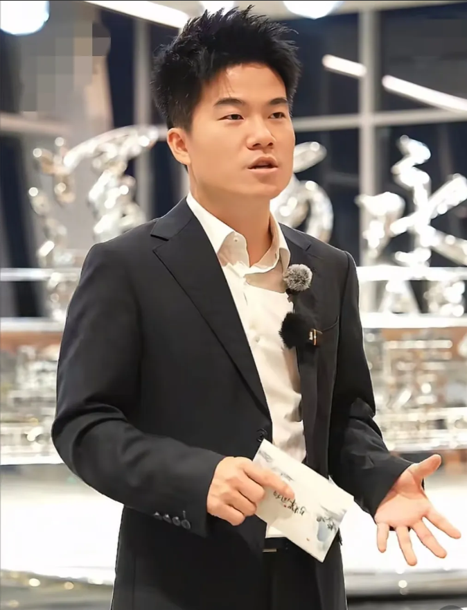 家人们

“树欲静而风不止”

董宇辉又双叒被网暴舆论裹挟了！这次在阅山河四川行