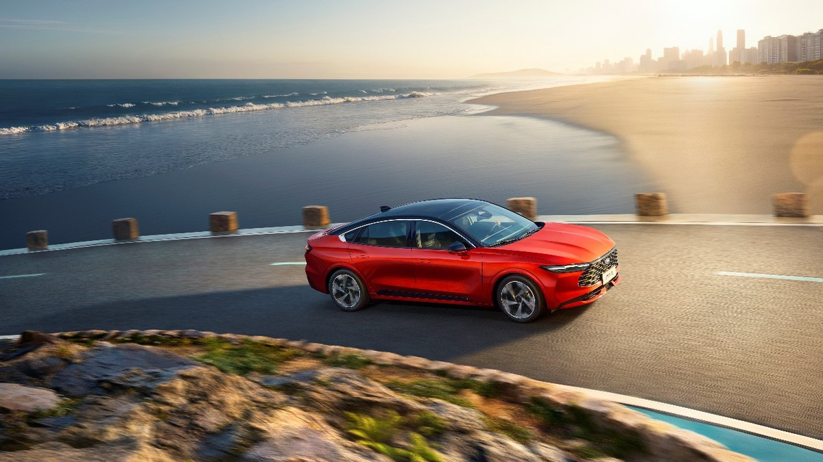 14.98 万起售 第五代2.0T发动机加持 福特新蒙迪欧新颜新科技上市