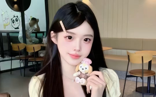 被爸爸寄养在姑姑家五年，期间他不闻不问，再见我时他却问我是谁！