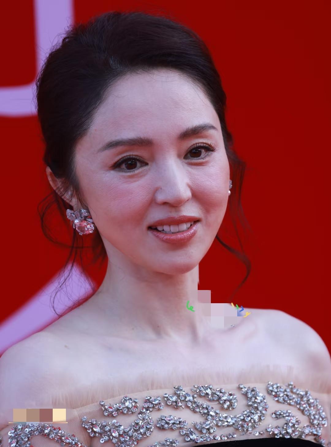 就因为年纪大了且二婚，
结果得下嫁吗……