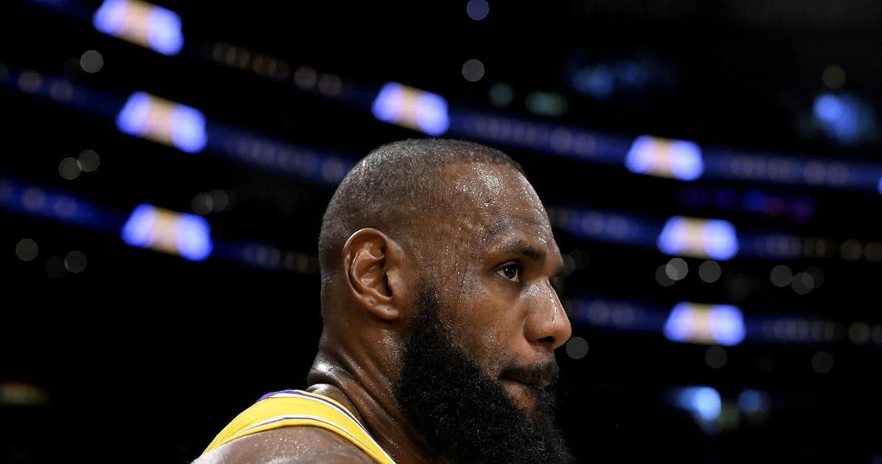 分道扬镳! 湖人明确表示不会再为詹姆斯提高任何合同!
今日，ESPN名记Ramo