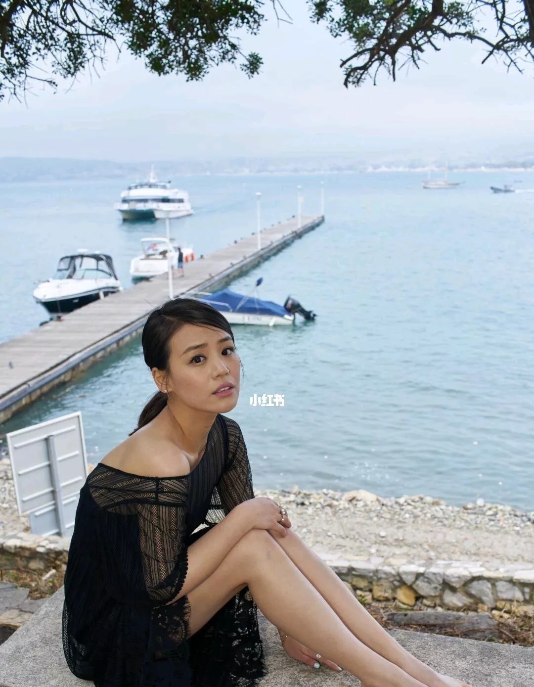 说马思纯从头美到脚，还真没夸张——那张脸端端正正透着大气，身段又藏着恰到好处的妖