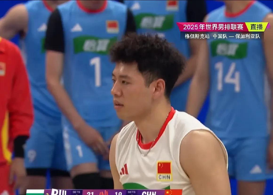 【中国男排再遭零封，自由人曲宗帅失误抢戏】
中国男排第三局在20-24时，用王鹤