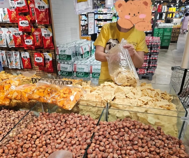 超市散装食品内幕曝光！邻居大姐亲述：徒手抓、老鼠咬、特价清库存，这些 