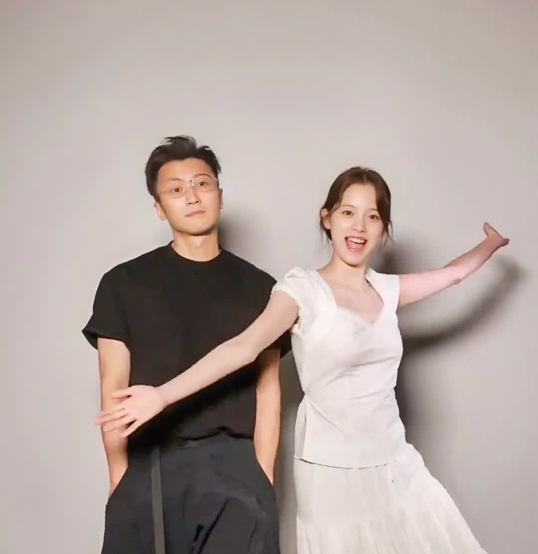我有种强烈的预感
谢霆锋估计要复出拍戏
不是因为要赚钱养儿子，而是因为
他