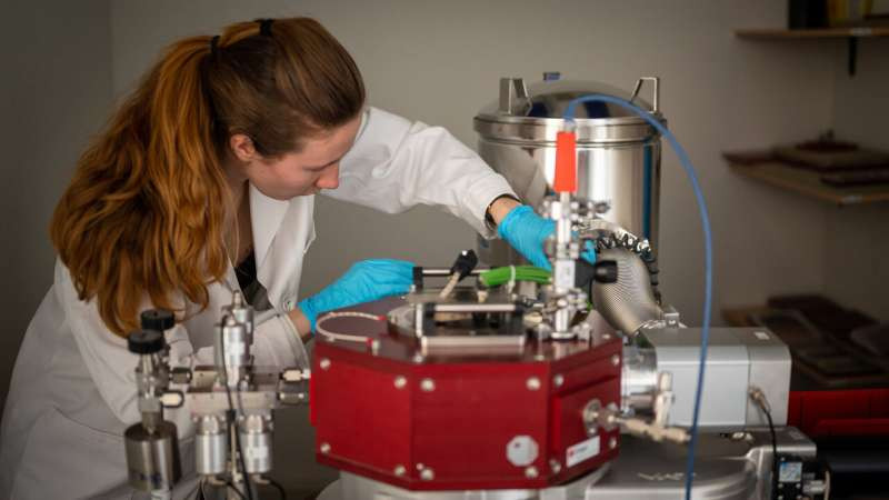 酷炫卫星与柔性电子：薄层增强复合材料研究取得进展