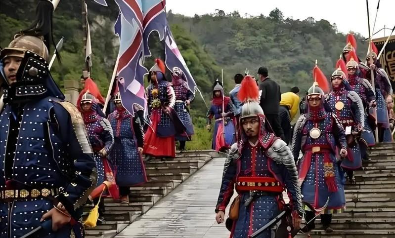 杀了魏忠贤以后，大明很快就灭亡了。因为魏忠贤虽然贪污，但是还能打胜仗。东林党掌权