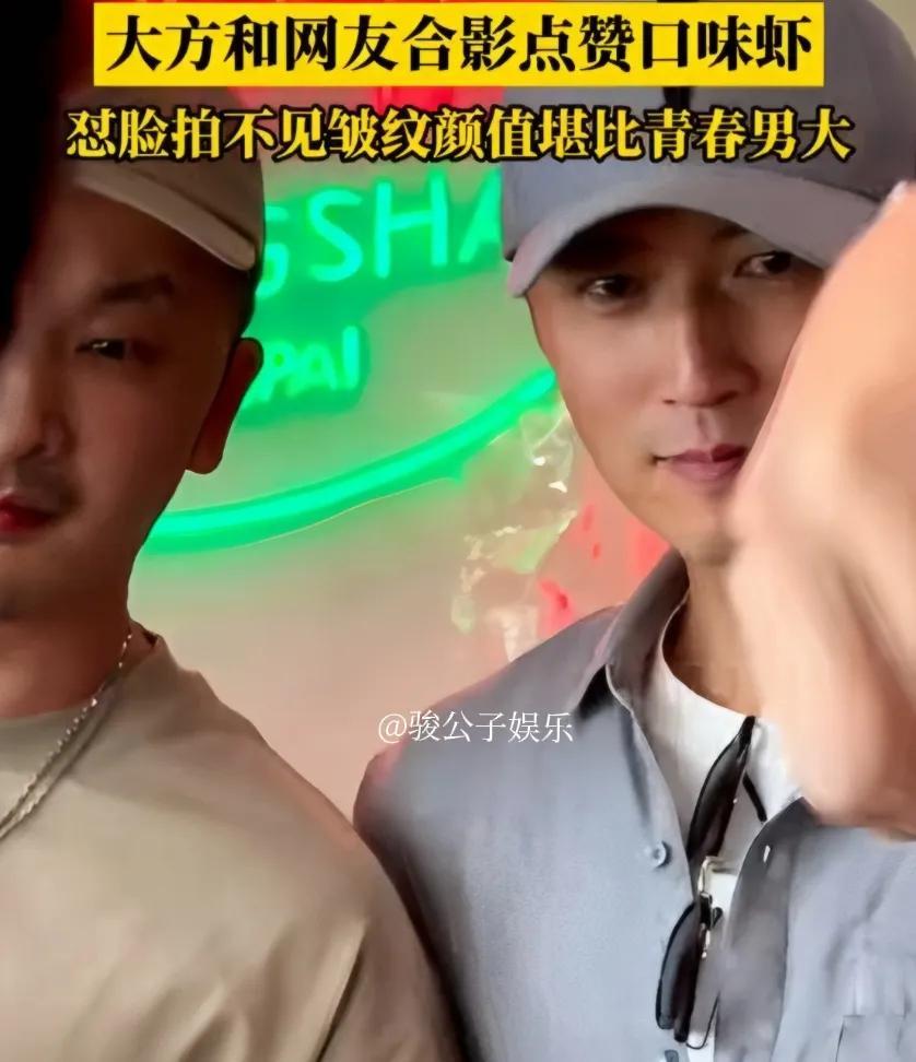 5月28日在湖南长沙，有几位网友在小吃排档碰巧遇到了谢霆锋。原来谢霆锋也在这家店
