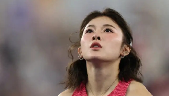 吴艳妮排名第40位正好卡在晋级线上压哨入围，中国女子短跨时隔10年再次获得世锦赛