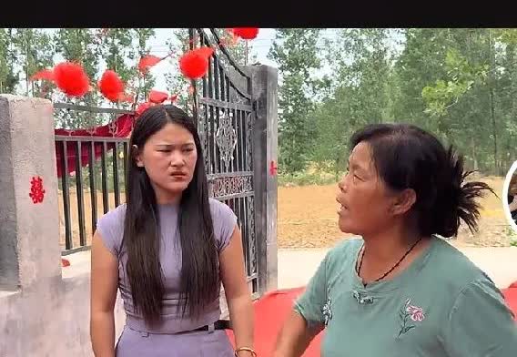 阿杜要给妈妈每个2000元
今天是雨露回门，阿杜是想趁着雨露在，提出给妈妈每个