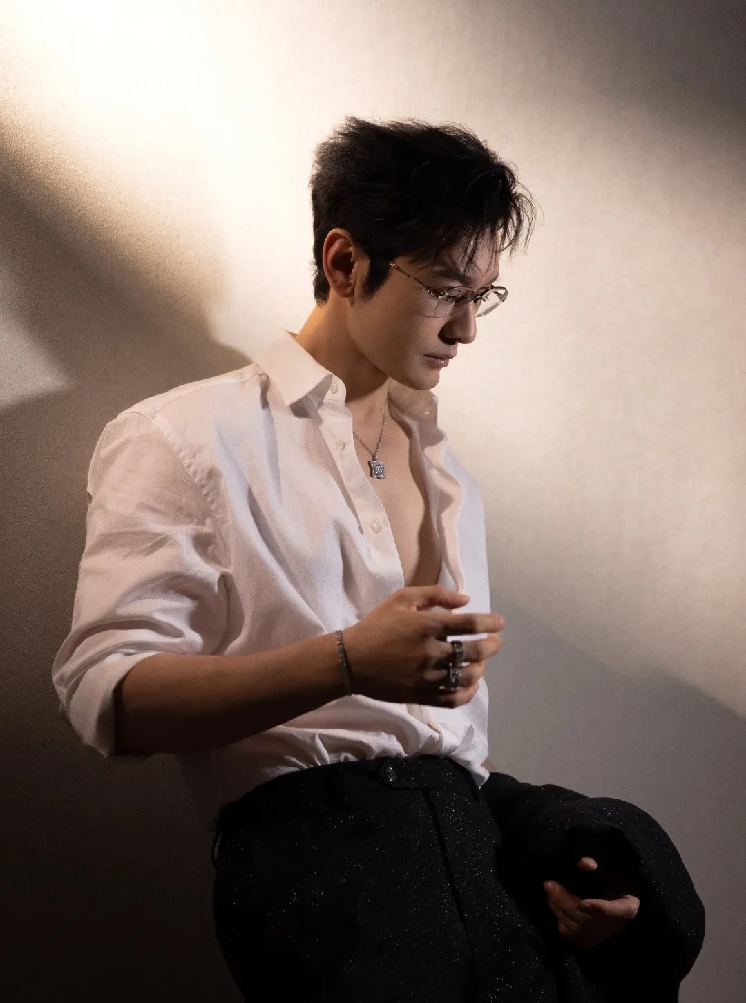 发现了吗？
黄晓明和杨颖离婚后
这段婚姻对于杨颖来说她应该是双赢，黄晓明当初给了