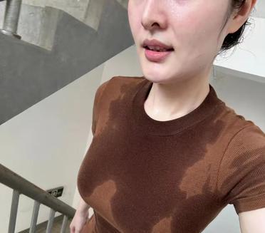 听人说爬楼梯，瘦身，坚持一个月了，大家看看效果<br />
<br />