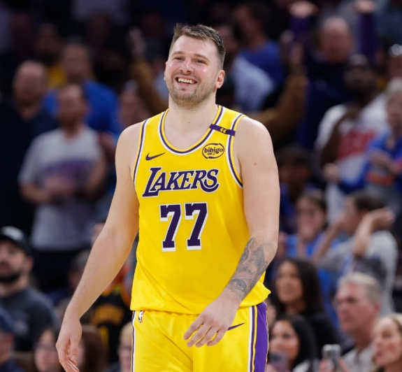 约老师力压SGA登顶西部第一！

NBA官网评选出了新赛季西部联盟十大球星，约老