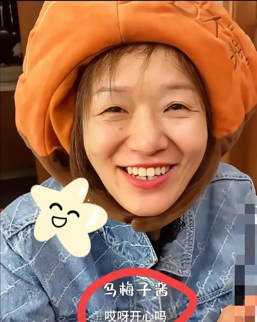 谢浩南开心坏了！
一觉醒来，妈妈妹妹在身边了！

谢浩男刚和爸爸爬完泰山，