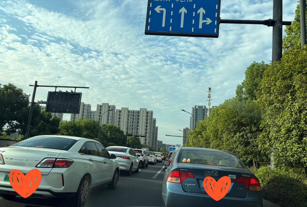 终于！杭州人要熬出头了，就在明天！
白露都到了，敢信吗？杭州还是39度高温。说真