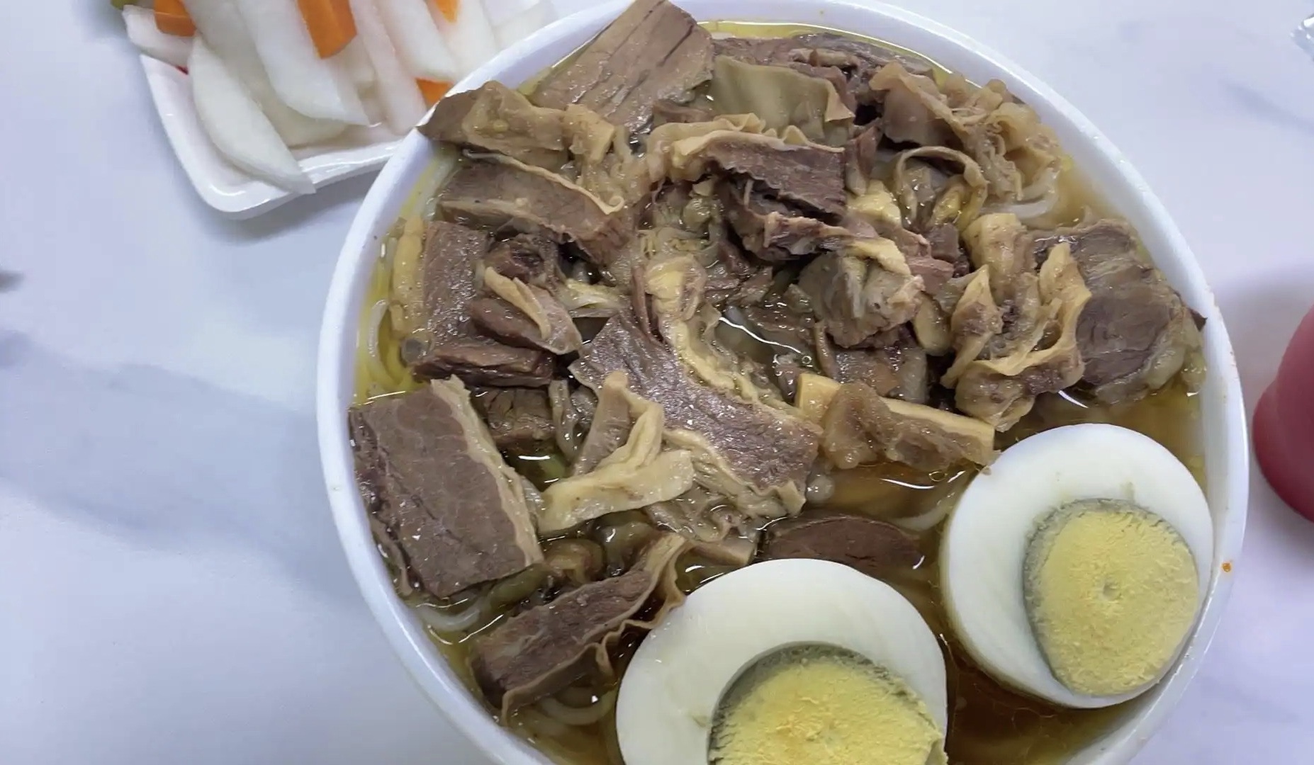 内蒙的老哥，你们那牛肉面普遍这样，真的吗？