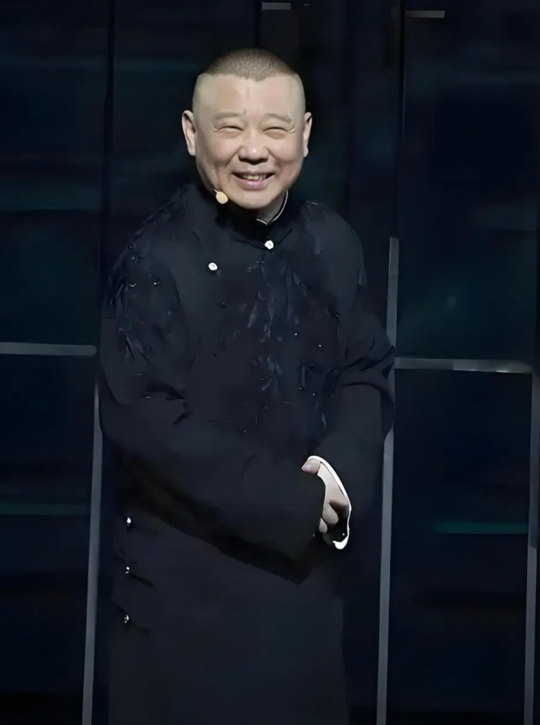 其实曹云金离开德云社的最主要的原因是，对郭德纲发的薪酬不满意，感觉自己非常卖力气