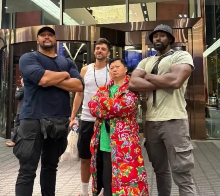 荣昌卤鹅叔叔已经荣归故里，得到了乡亲们的热烈欢迎。

他骄傲地四处宣传自己的家乡