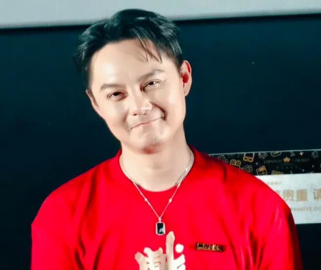 尹正这两天被大家夸爽了
不是因为他演技好
也不是因为足够敬业，而是他太会选剧
