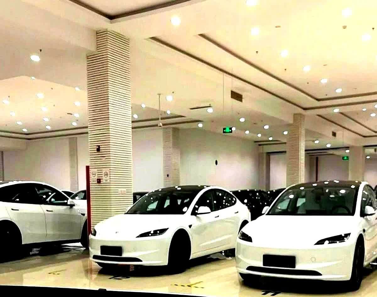 市场就是这么刺激

特斯拉刚宣布取消8000块的车漆选装费才三天，杭州提车点